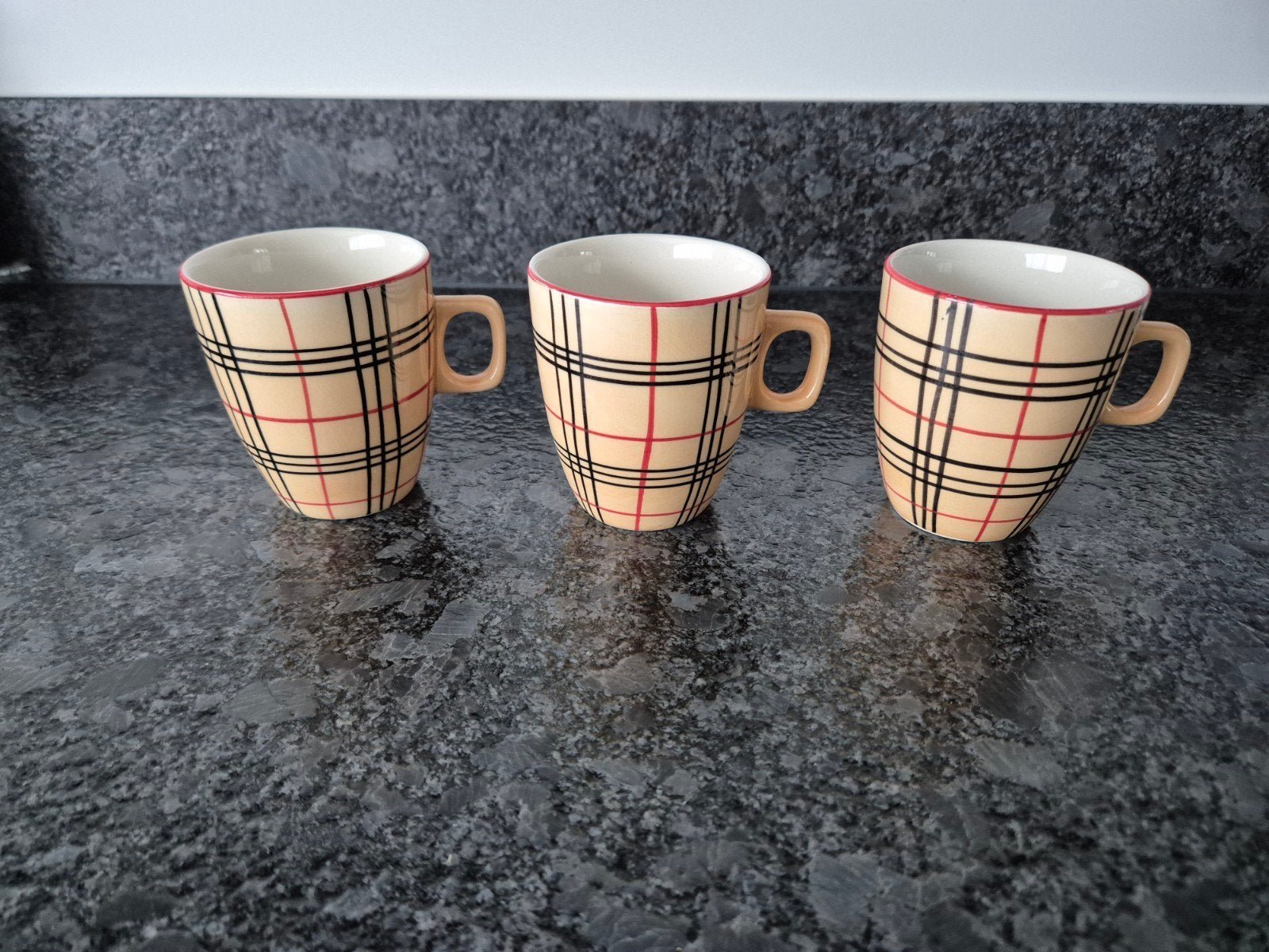 Vic's - Koffiemokjes 3 stuks Burberry Ruit, Ophalen of Verzenden, Glas, Overige stijlen