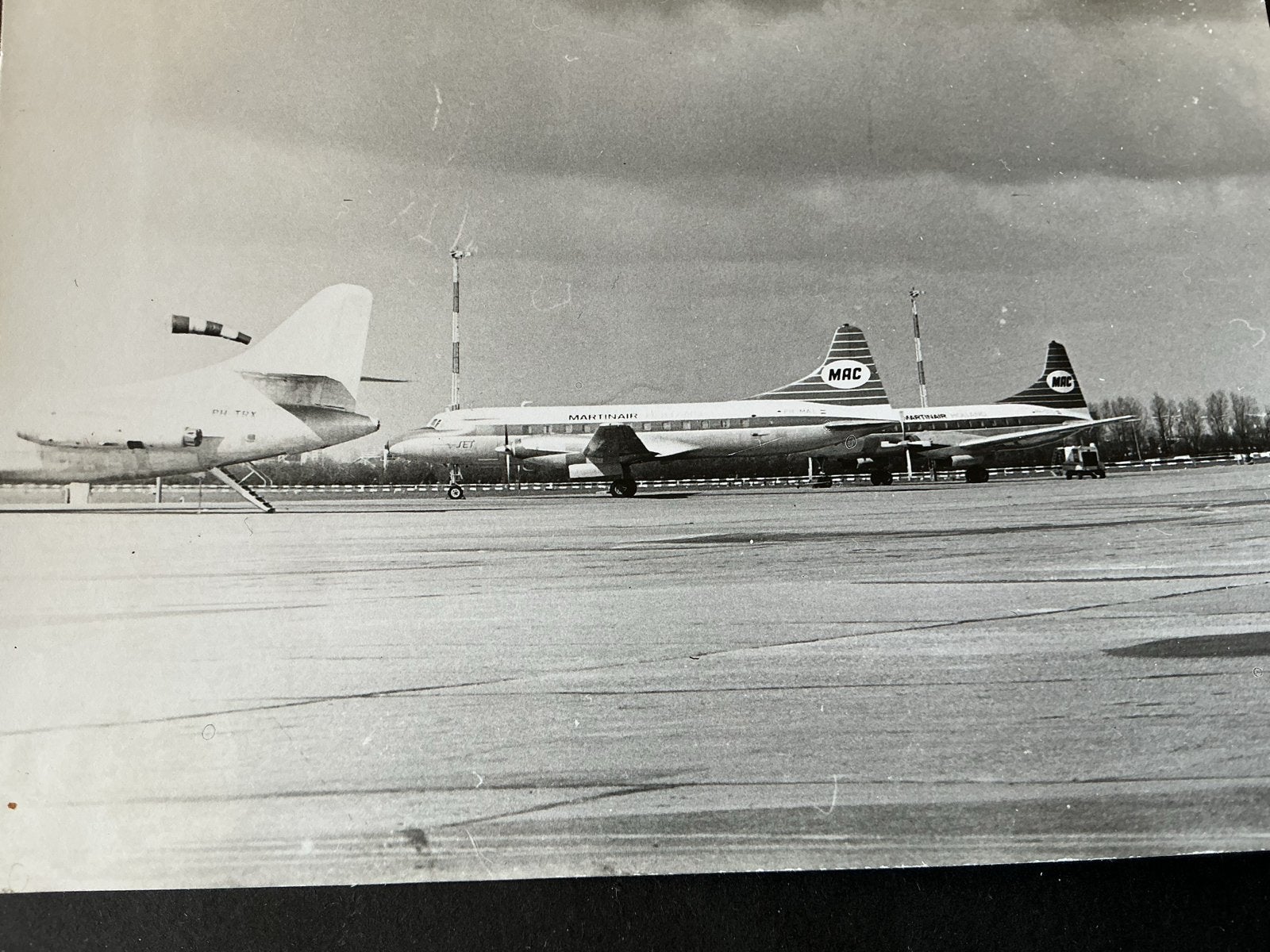 foto van Martinair vliegtuigen op vliegveld Schiphol, Verzenden, Gebruikt, Kaart, Foto of Prent