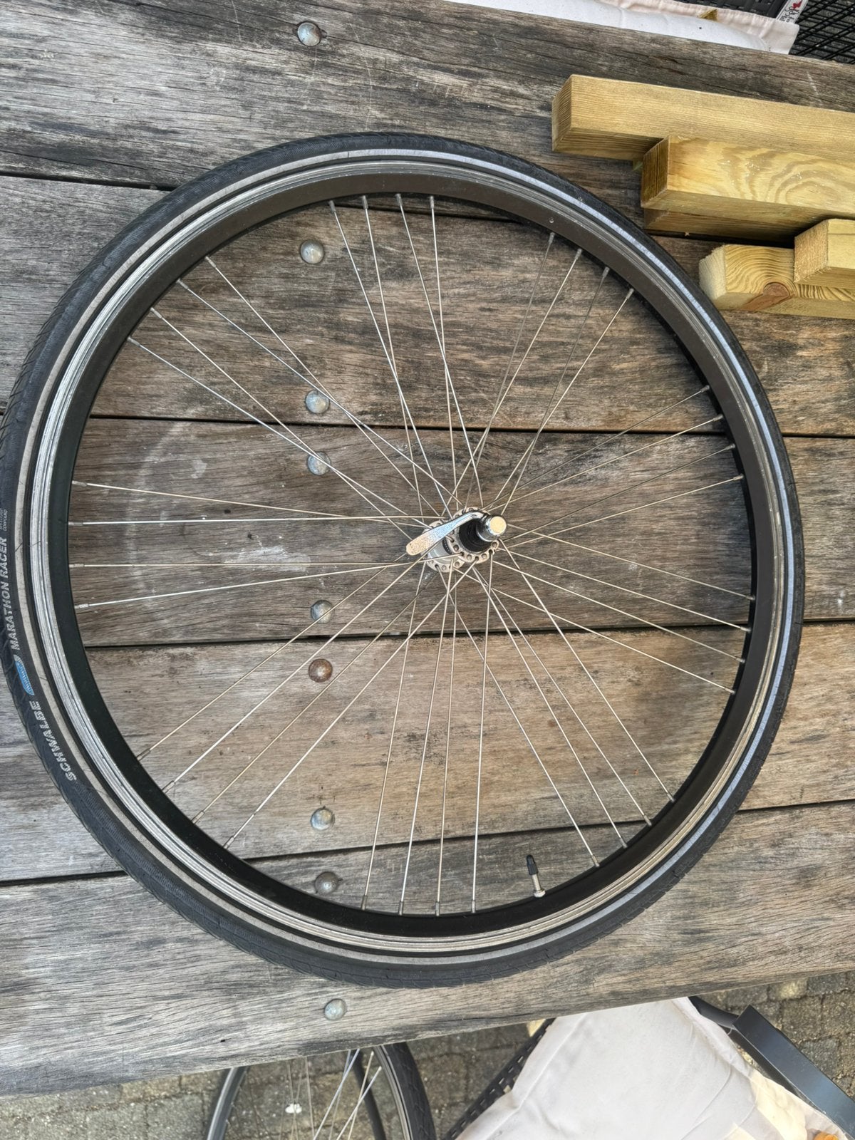 28 inch Velta Airtec voorwiel met inval naaf en Swalbe band, Gebruikt, Velta, Toerfiets, Aluminium