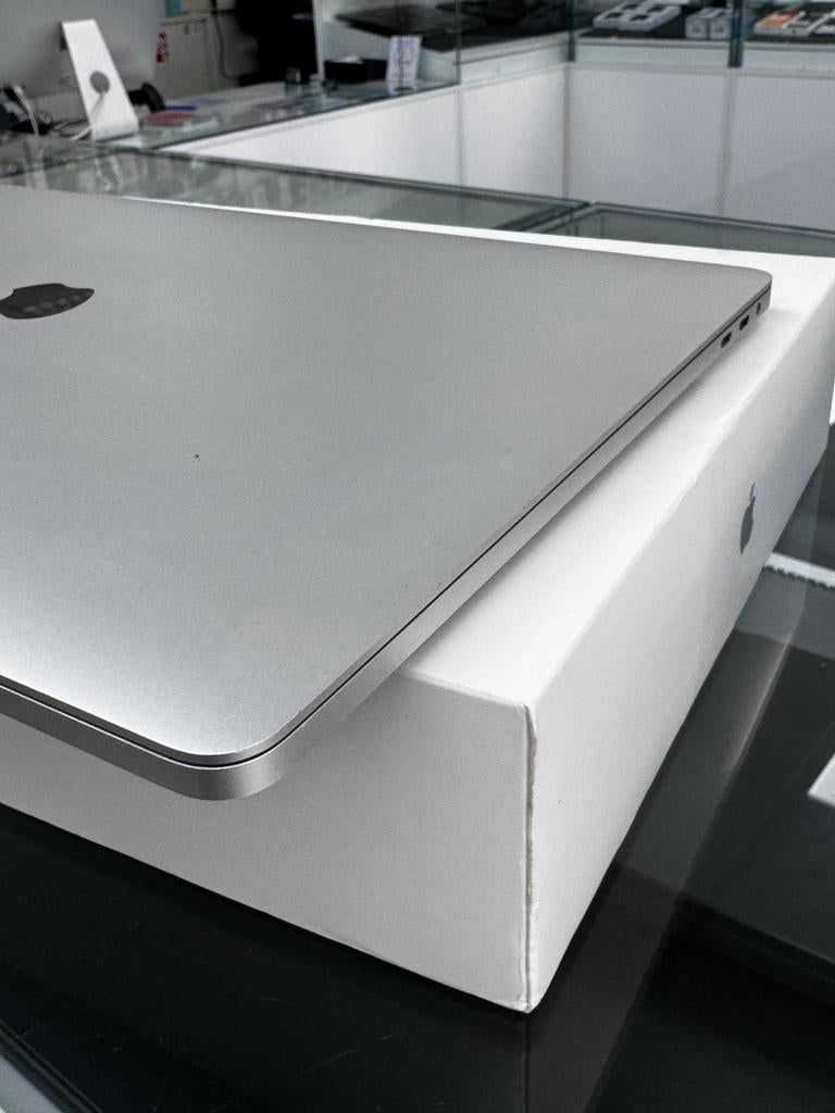 MacBook Pro 15” 2018 i7 16GB 512GB Radeon €450, MacBook Pro, 512 GB, Ophalen of Verzenden, Zo goed als nieuw