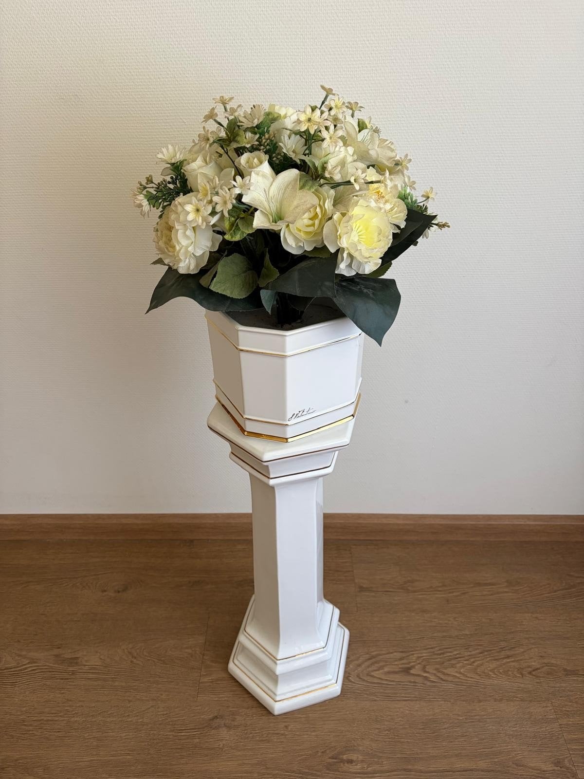 Tekoop zuil bloempot, Ophalen