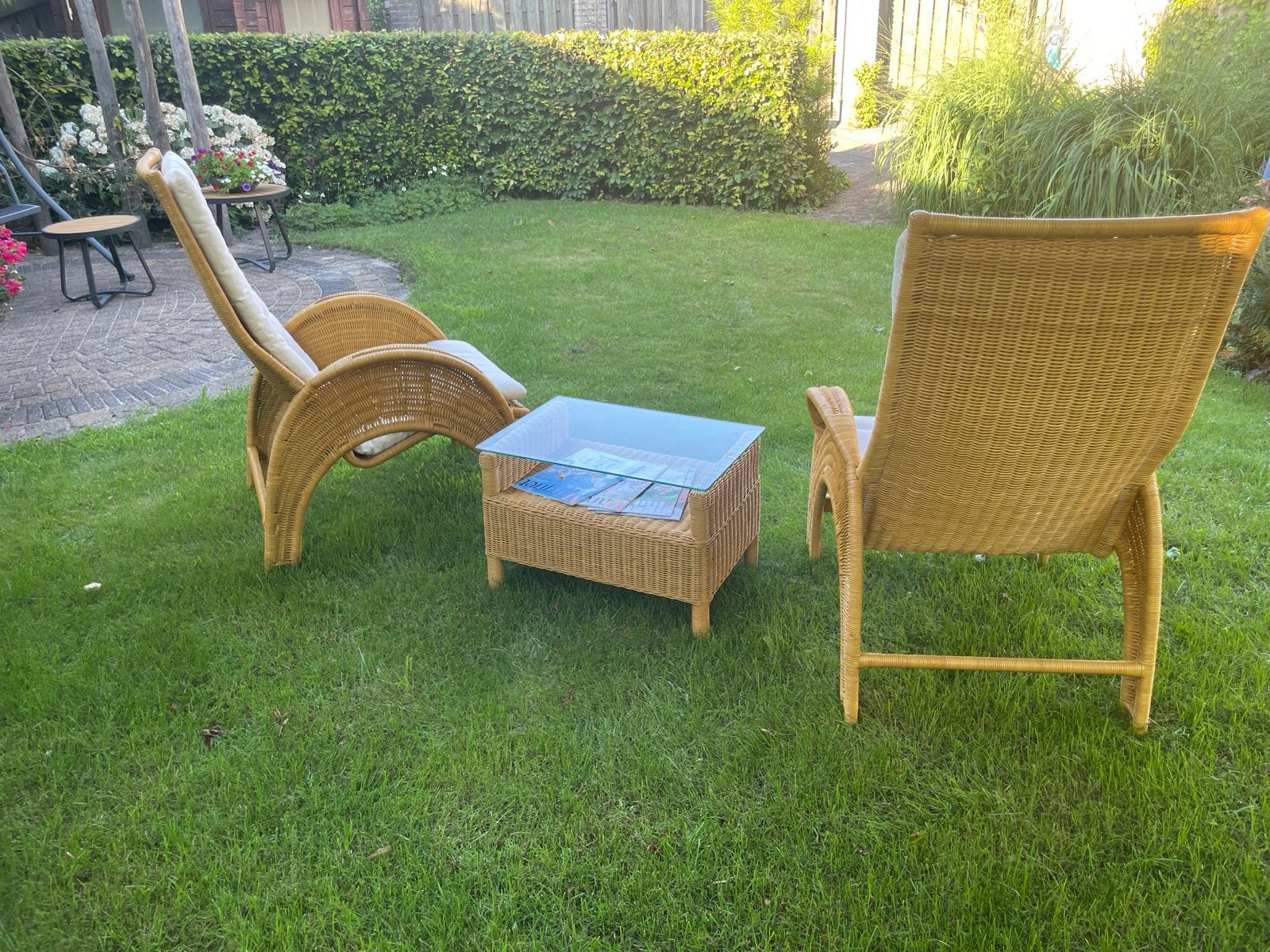 2x Luxe rotan retro stoelen met bijpassende tafel, Huis en Inrichting, Fauteuils, Ophalen, Zo goed als nieuw, Riet of Rotan