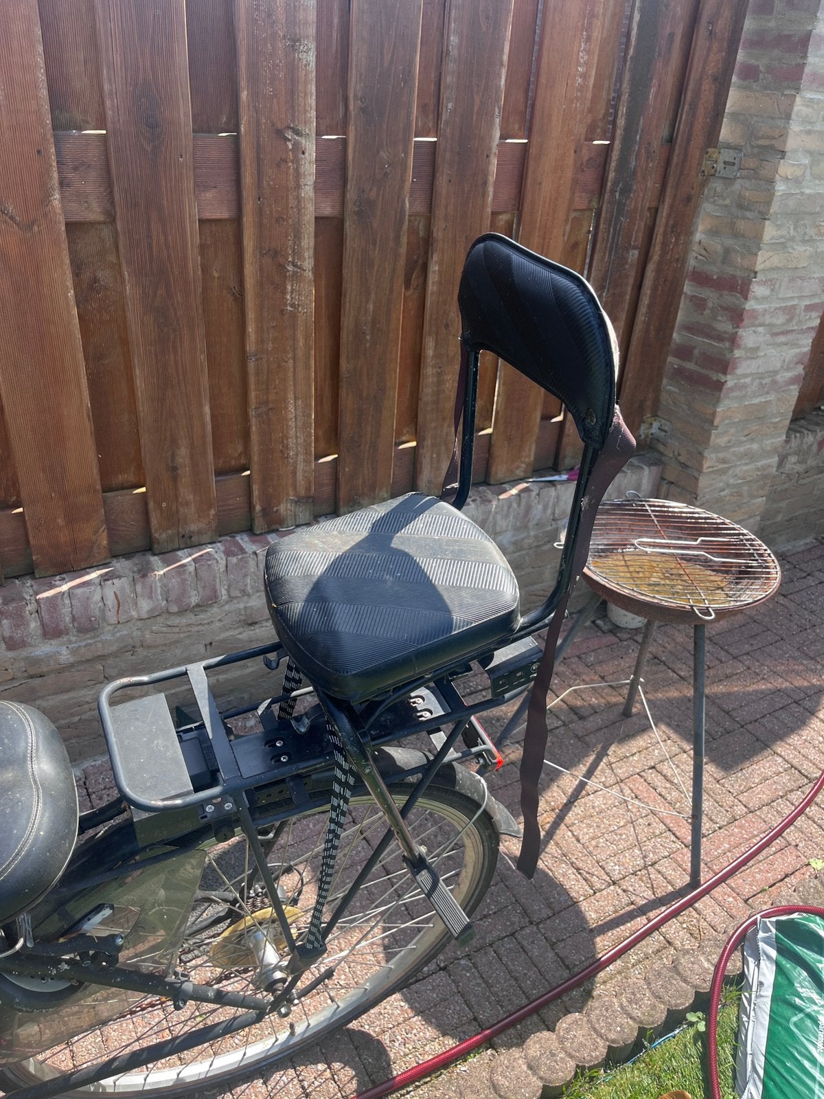 Achterzitje fiets met rugleuning, Achterzitje, 22 t/m 36 kg, Ophalen of Verzenden, Gebruikt