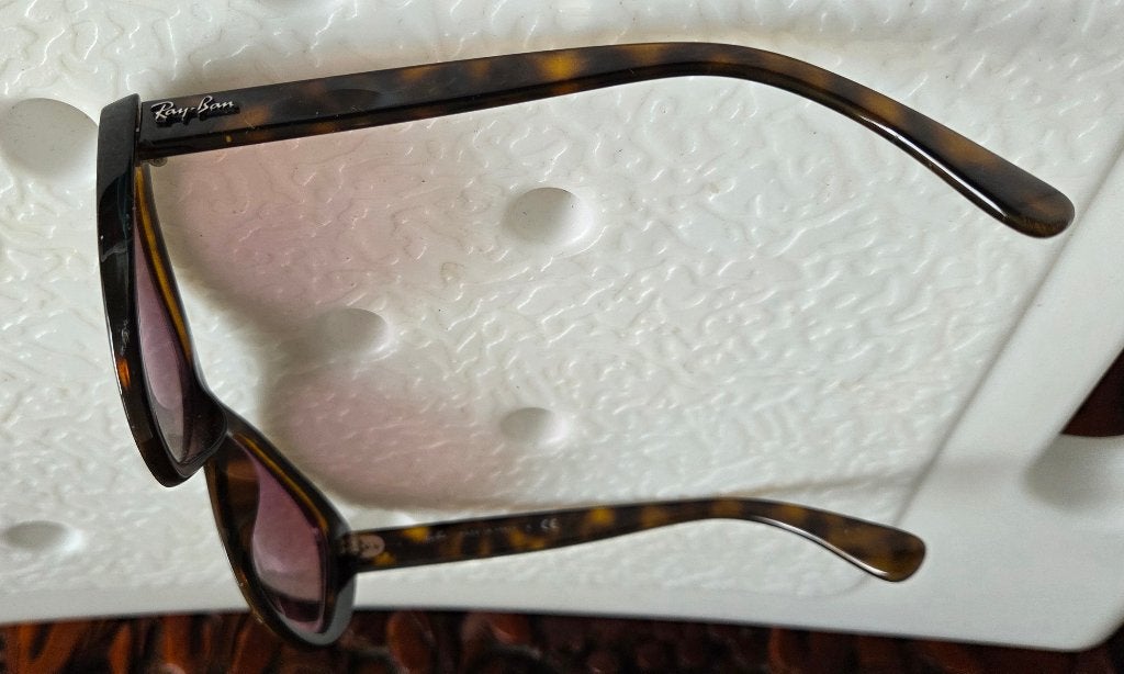 Mooie Ray-Ban dames zonnebril in bruine tinten., Ophalen of Verzenden, Gebruikt