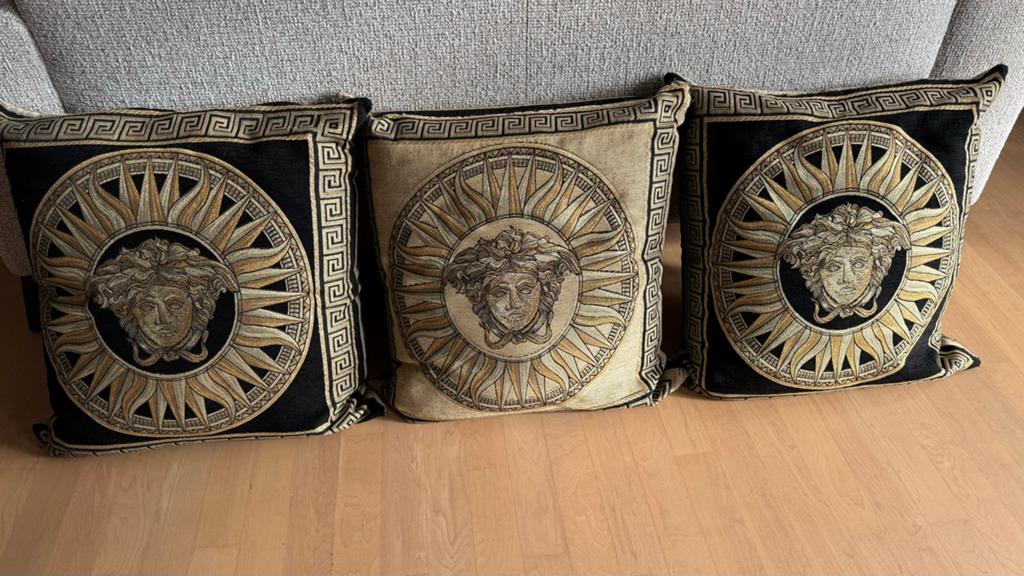 3 Versace Kussens 60x60 in 2 Kleuren, Huis en Inrichting, Woonaccessoires | Kussens, Ophalen, Zo goed als nieuw, Zwart, Vierkant