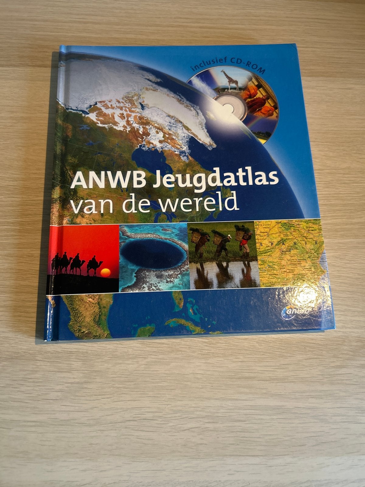 ANWB Jeugdatlas van de wereld inclusief CD-ROM, Overige atlassen, 2000 tot heden, Ophalen of Verzenden, Zo goed als nieuw