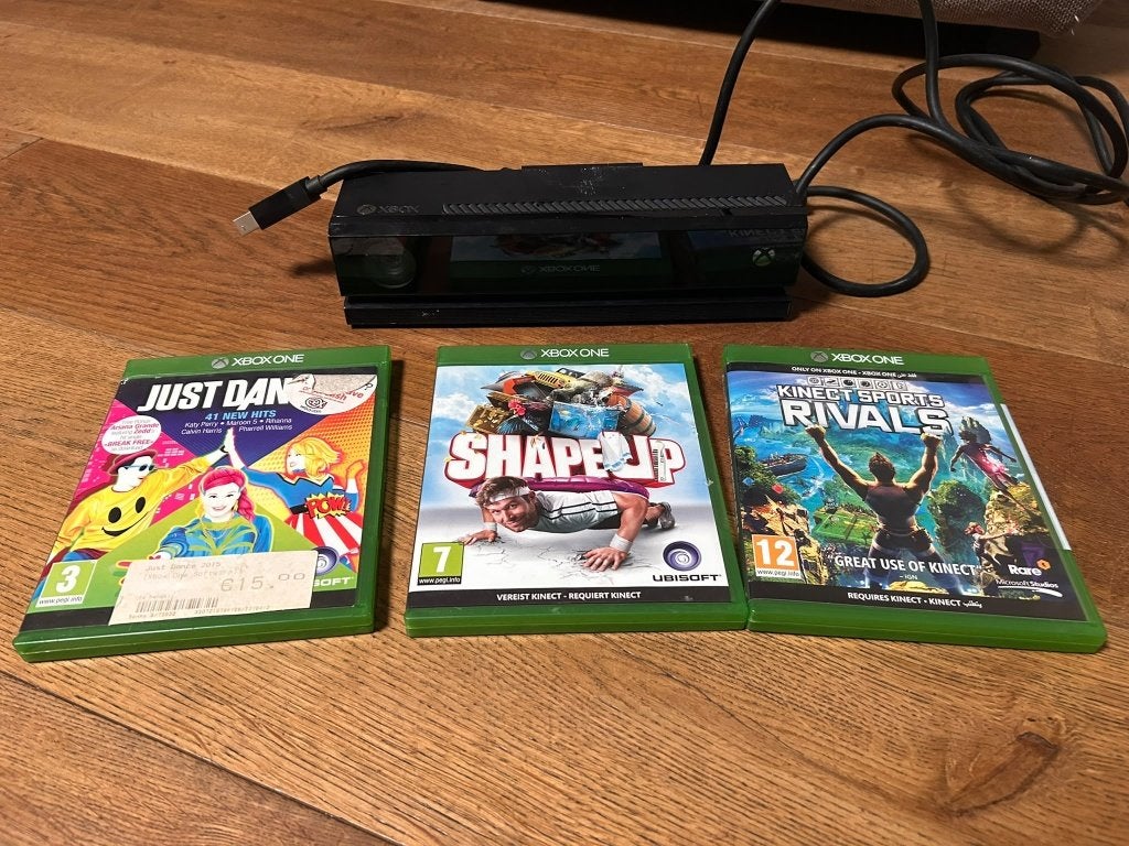 Xbox One Kinect Sensor met 3 games:JustDance, ShapeUp,Sports, Spelcomputers en Games, Muziek, Gebruikt, Verzenden, Eén computer