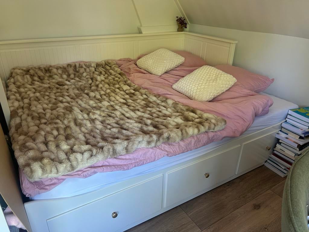 Ikea Hemnes uitschuifbaar bed met 3 lades, Huis en Inrichting, Slaapkamer | Bedden, Ophalen, Wit, Tweepersoons, 80 cm