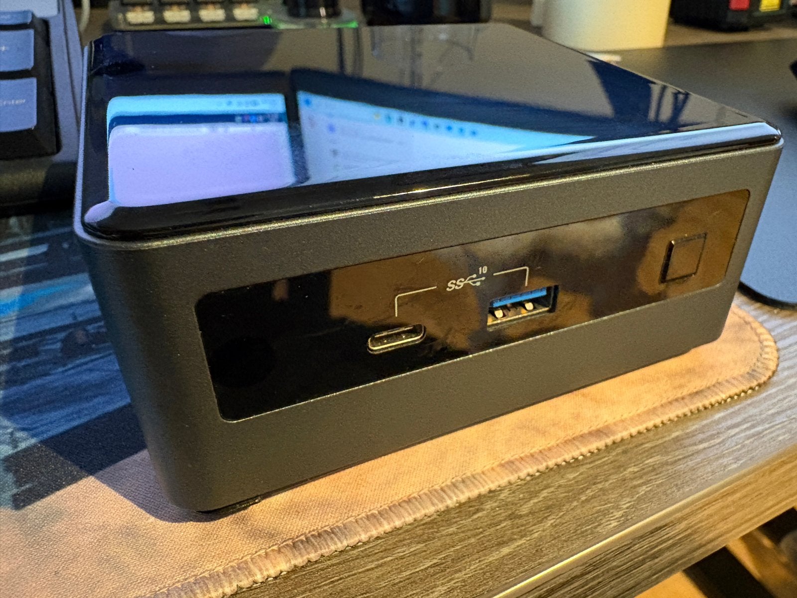 Intel NUC 10FNHN1 Mini PC - i5-10210U -Barebone, Computers en Software, Desktop Pc's, Ophalen of Verzenden, Zo goed als nieuw