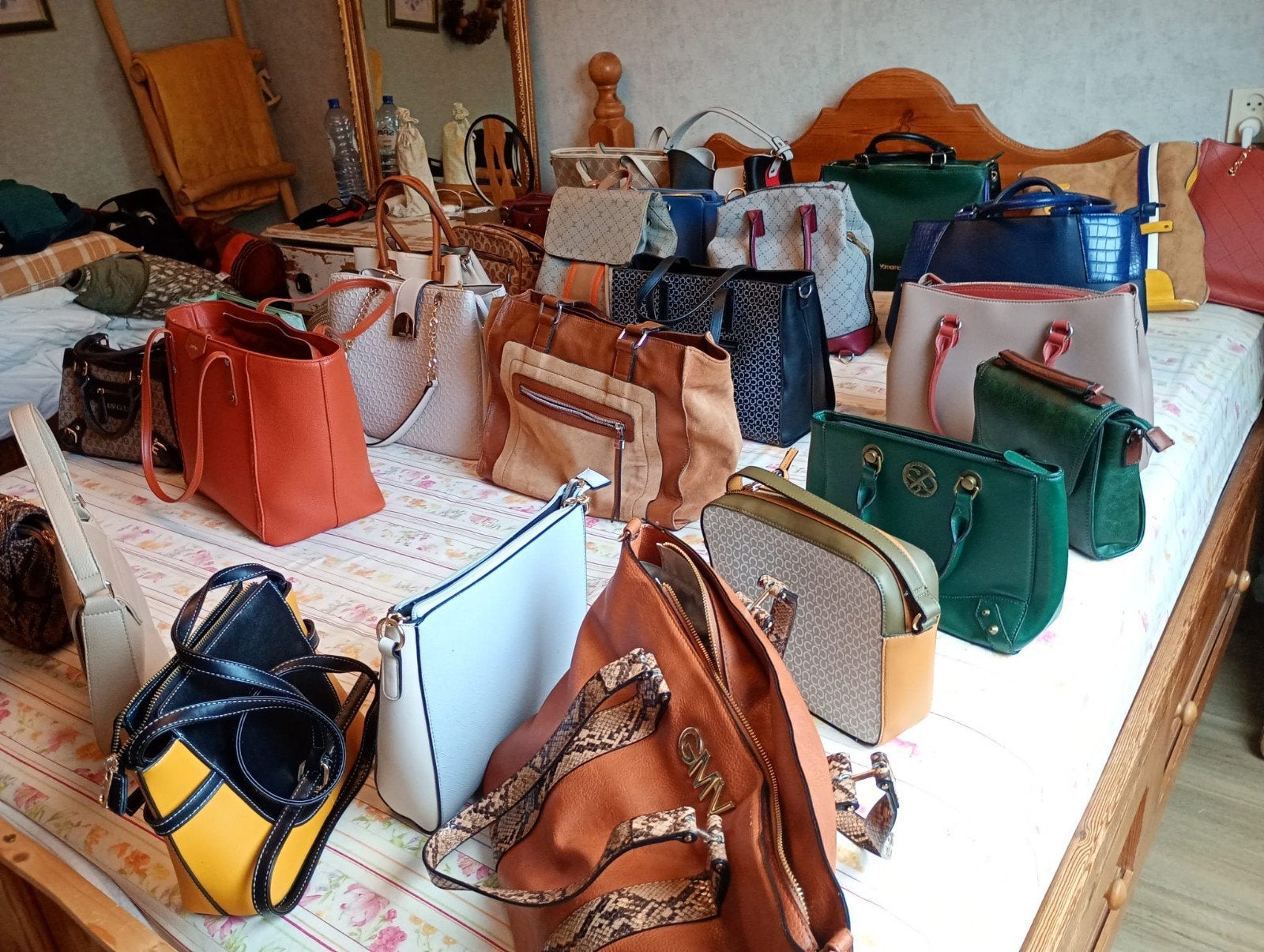 Grote collectie handtassen en schoudertassen, Ophalen of Verzenden, Gebruikt, Overige kleuren, Handtas