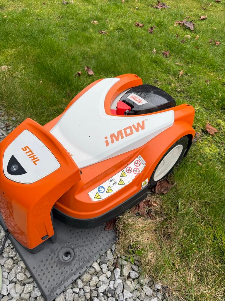 Stihl RMI422P Robotmaaier met oplaadstation, Ophalen of Verzenden, Gebruikt, 20 tot 25 cm