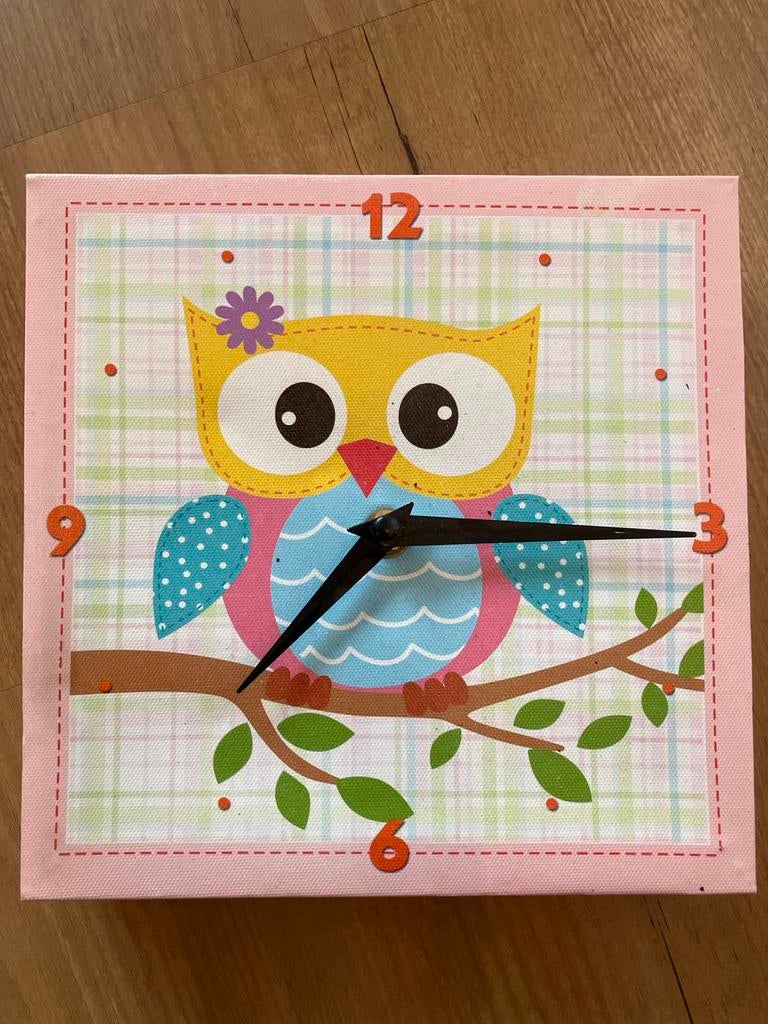 Leuke kinderklok met uil, Ophalen of Verzenden, Gebruikt, Analoog, Wandklok