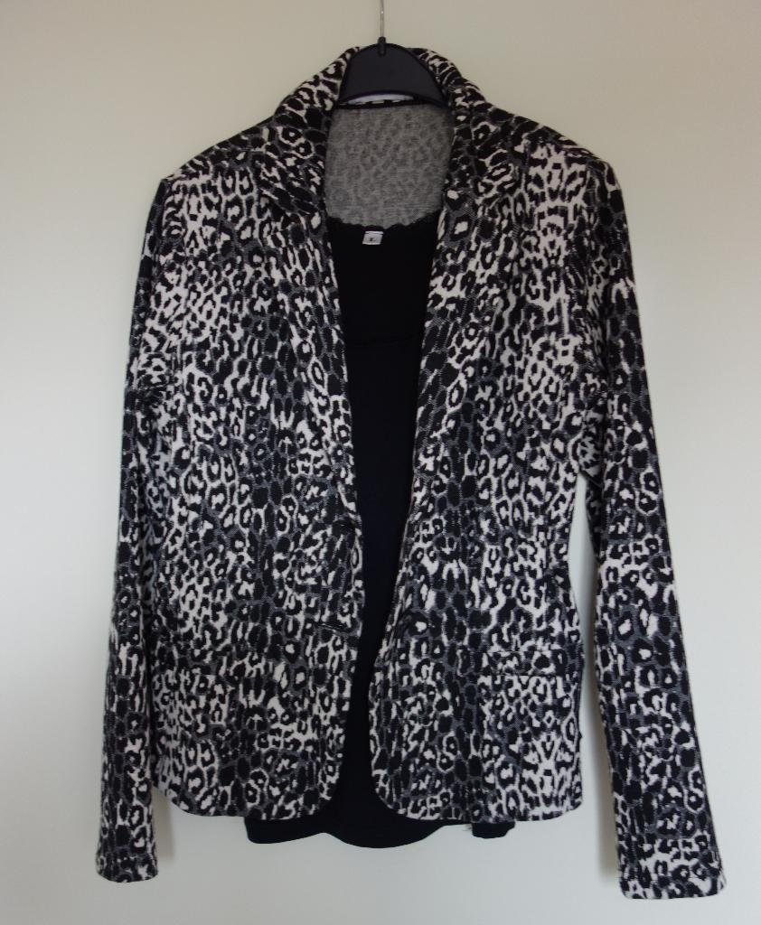 Jasje, Elvira maat 42. Leppard print., Kleding | Dames, Jasjes, Kostuums en Pakken, Zwart, Maat 42/44 (L), Ophalen of Verzenden