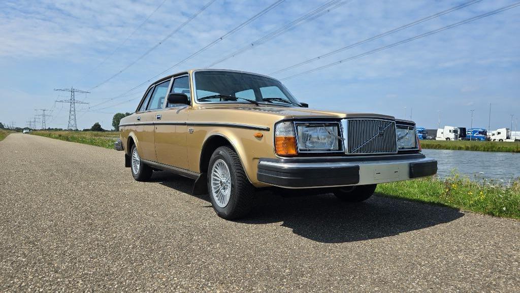 Volvo 264 GLE - 1979 - 117.819km - Nieuwstaat - Alle boekjes, Auto's, Volvo, Automaat, Zwart, Leder, Particulier