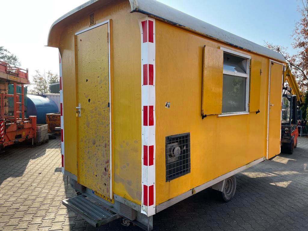 Snelverkeer schaftwagen met berging en toilet, Zakelijke goederen, Machines en Bouw | Keten en Containers, Ophalen of Verzenden