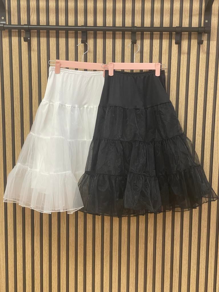 Set van 2 nieuwe petticoats - maat 128/134/140, Kinderen en Baby's, Carnavalskleding en Verkleedspullen, Ophalen of Verzenden