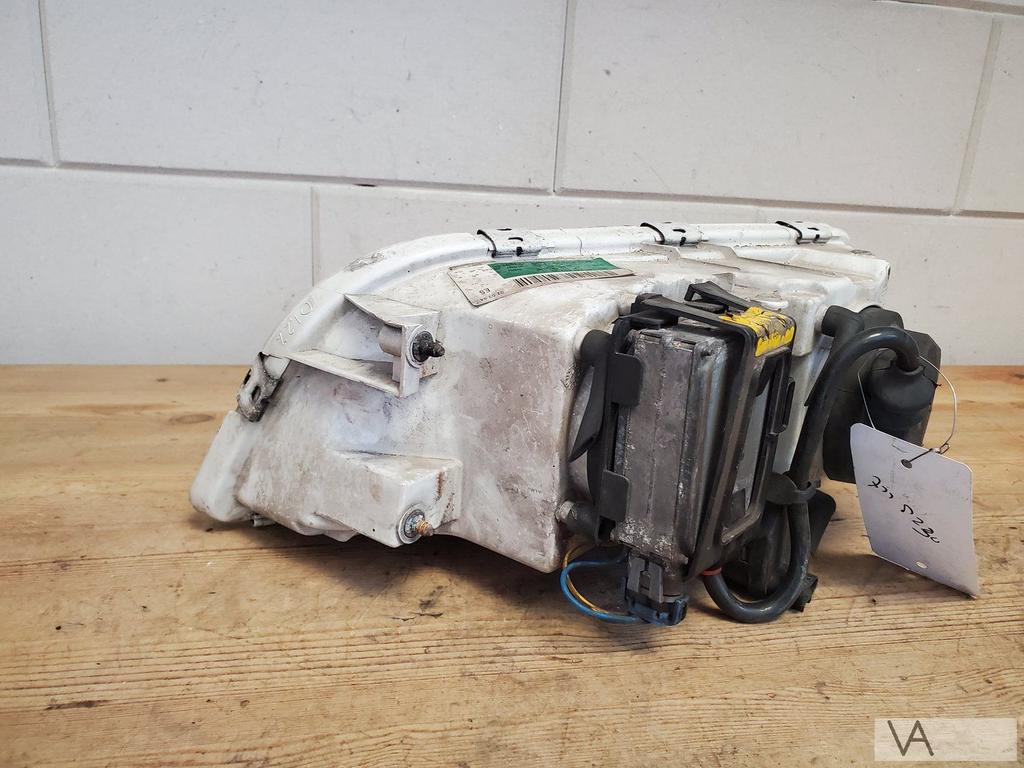 Volvo S40 en V40 2000 - 2004 xenon koplamp rechts 30899885, Gebruikt, -, -, Ophalen of Verzenden