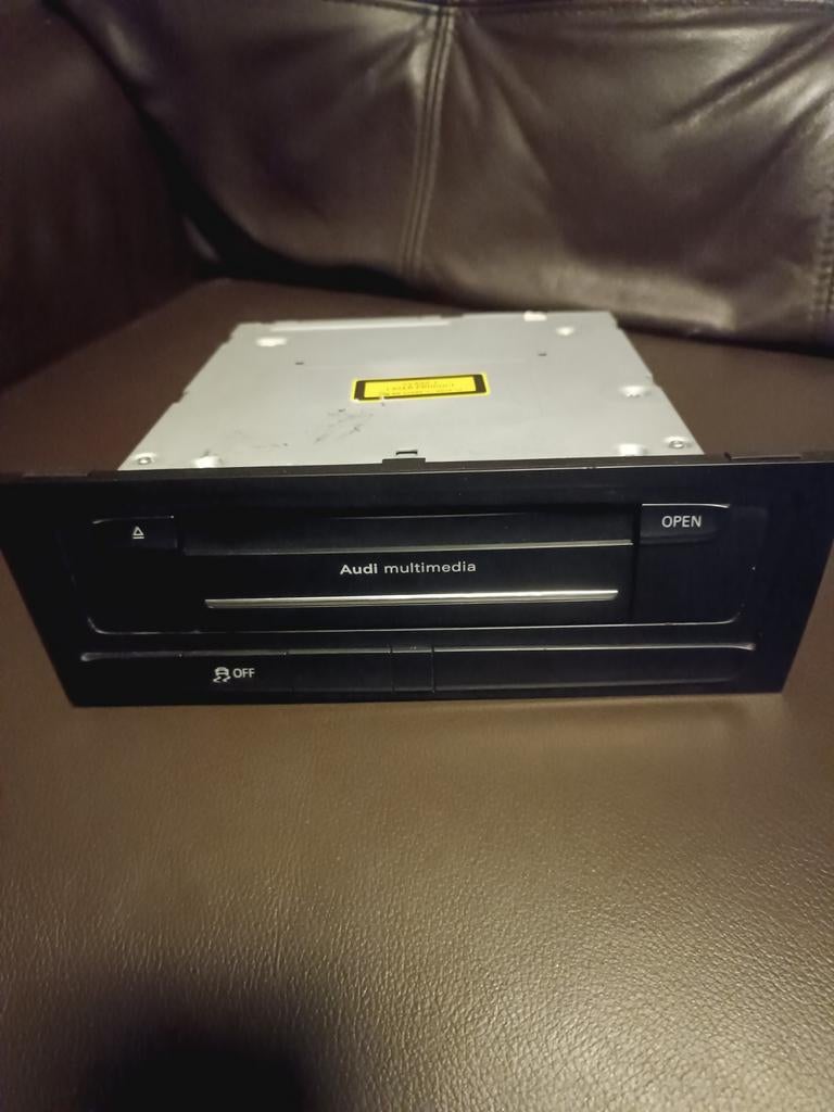 Radionavigatie Audi A4, Ophalen of Verzenden