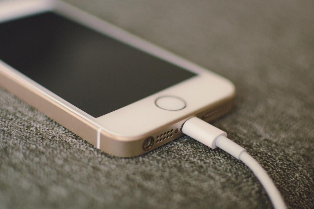 Telefoon laad niet meer, Reparatie bij XXL Mobile Sneek, Telecommunicatie, Mobiele telefoons | Toebehoren en Onderdelen, Nieuw