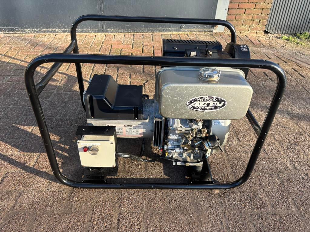 5,5 KVA aggregaat 230 Volt Kubota diesel generator, Doe-het-zelf en Verbouw, Ophalen, Gebruikt, Elektrisch startend, Dieselolie