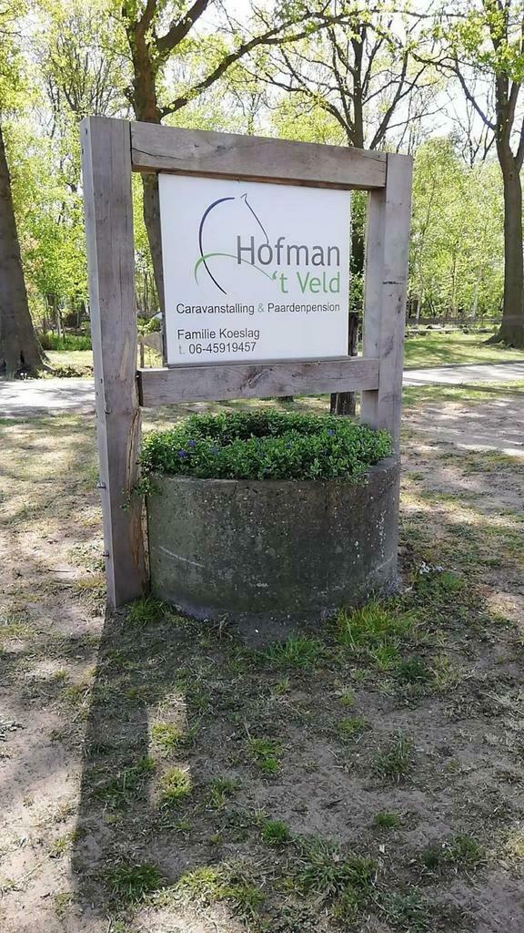 Caravan stalling hofman 't veld, Neede., Caravans en Kamperen