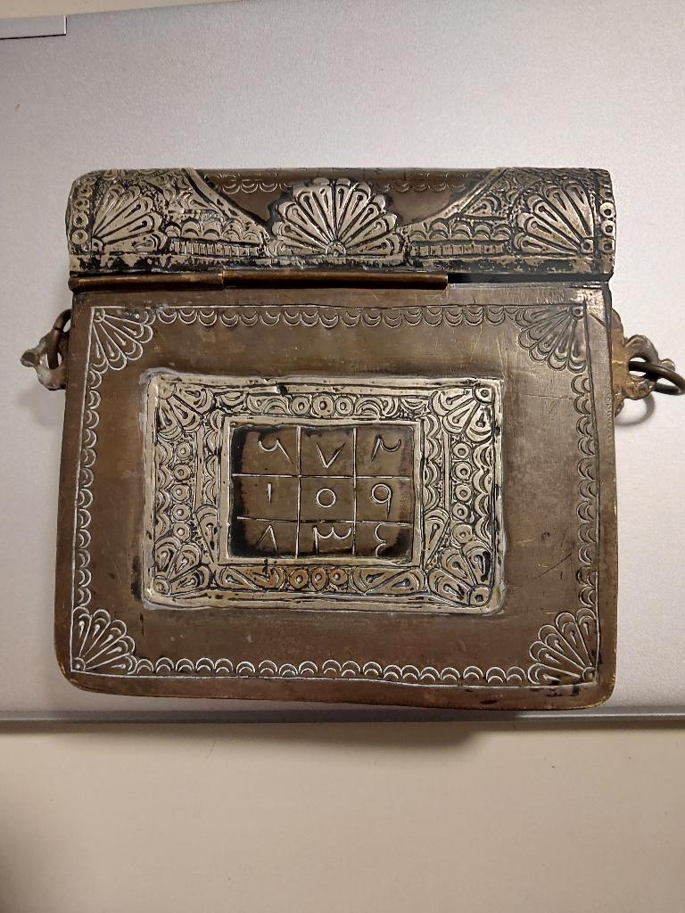 Antieke koperen korandoos met zilveren inleg, Sieraden, Tassen en Uiterlijk, Antieke sieraden, Ophalen of Verzenden, Koper, Hanger
