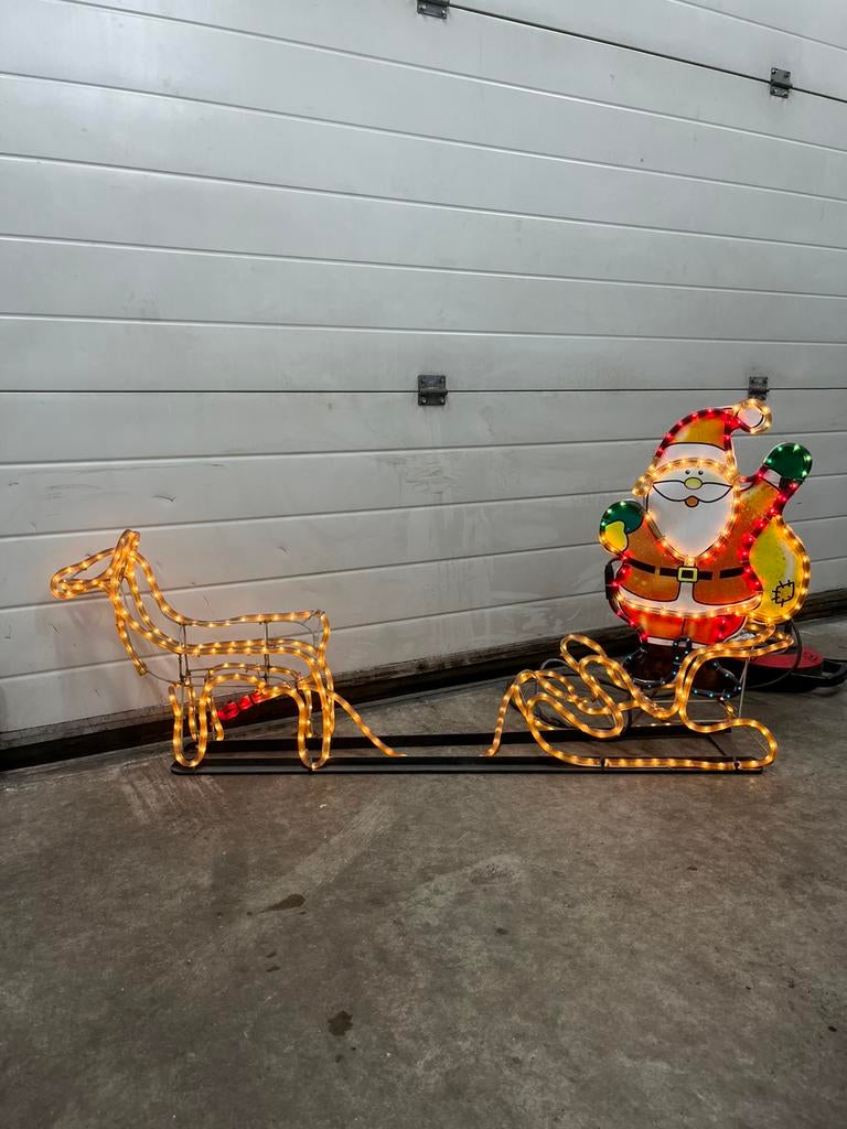 Hele mooie kerstman met arrenslee en hertje met led, Ophalen of Verzenden, Gebruikt