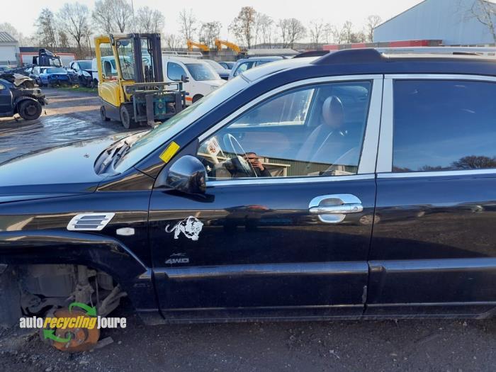Portier 4Deurs links-voor van een Kia Sportage (Sportage 05-, -, Deur, -, -