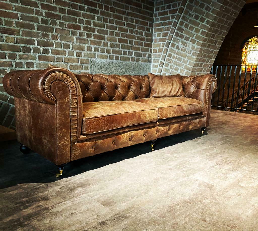 Robuuste chesterfield in oersterk africa leder tabac nieuw, Huis en Inrichting, Banken | Bankstellen, Hogelandsingel 49, Info@mokana.nl