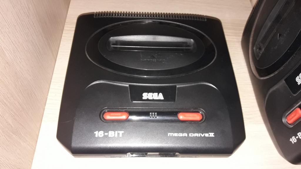 Sega Mega Drive II 2x (console only), Ophalen of Verzenden, Gebruikt, Zonder controller, Mega Drive