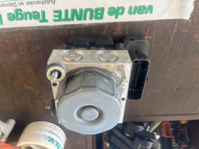 ABS Pomp van een Renault Clio, 3 maanden garantie, Gebruikt, Renault