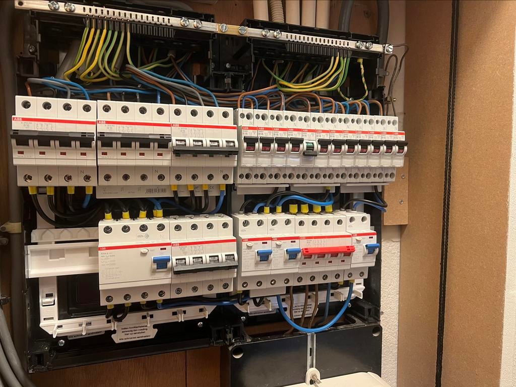 Elektriciën | groepenkast aanpassen | zonnepanelen| laadpaal, Diensten en Vakmensen, Elektriciens, 24-uursservice, Garantie