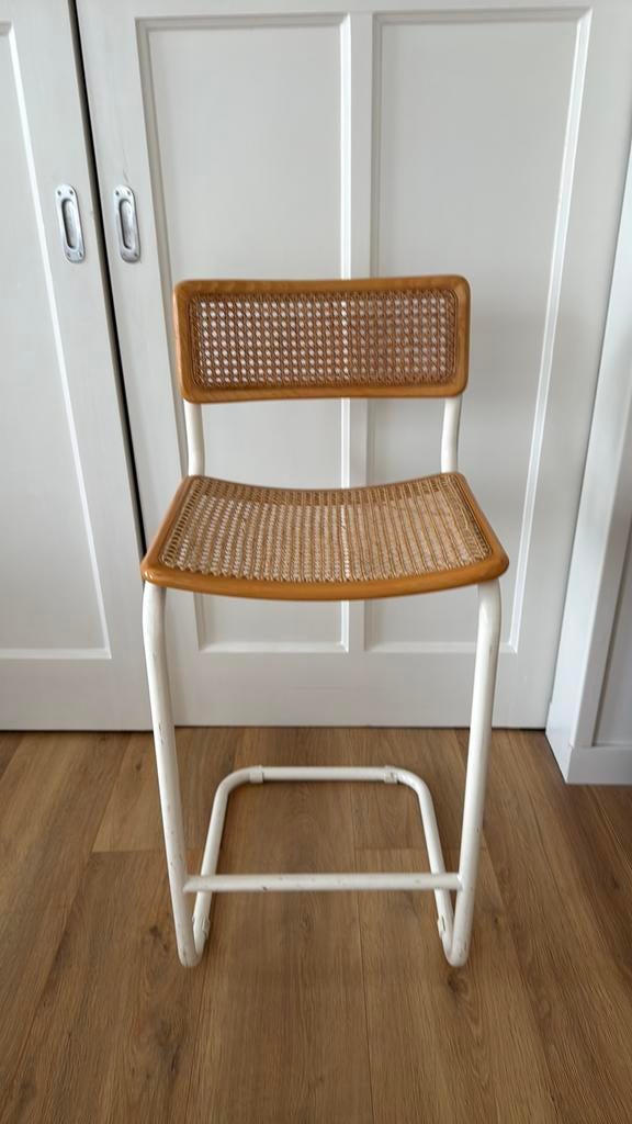 Vintage barkruk met webbing zitting en rugleuning, Huis en Inrichting, Barkrukken, 1 kruk, Ophalen, Zo goed als nieuw, 60 tot 90 cm