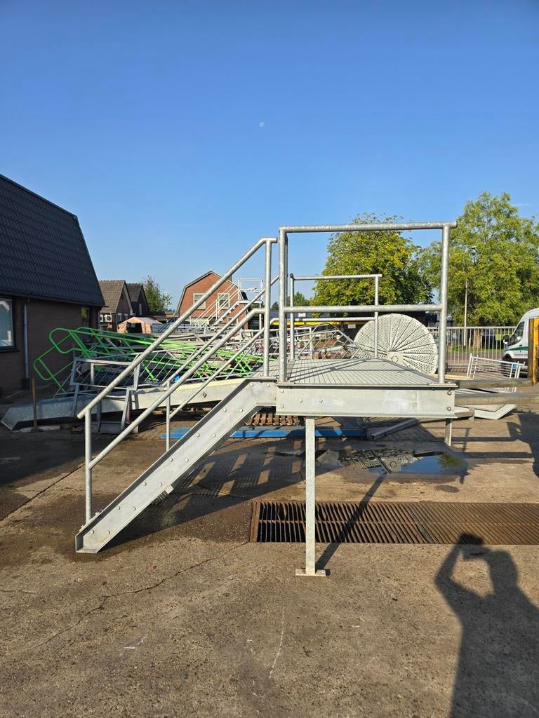 Stalen bordestrap gegalv. Hoog 1.33mtr. Nob114, Ophalen, Zo goed als nieuw