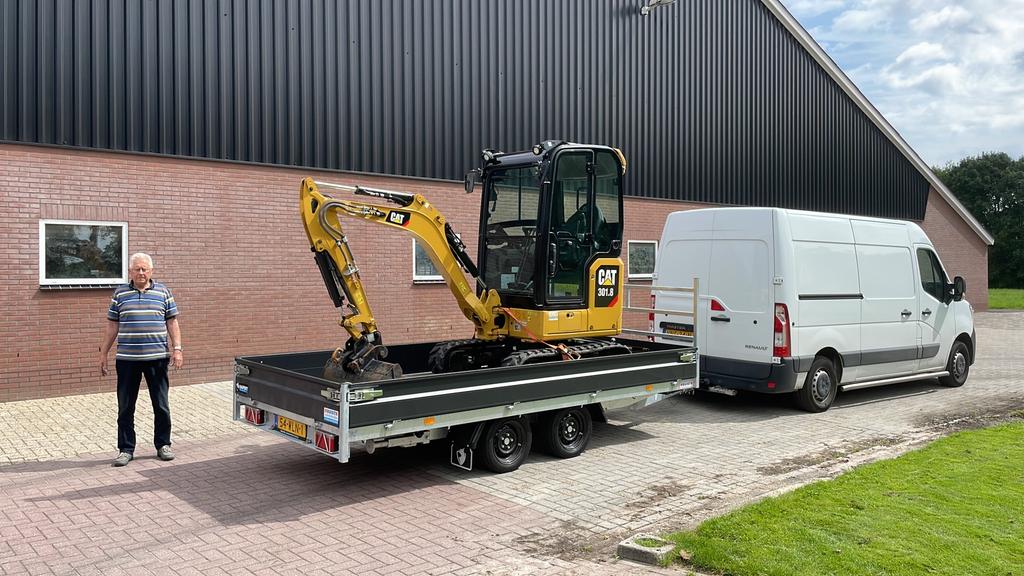 Minikraan met machinist te huur of tuinaanleg