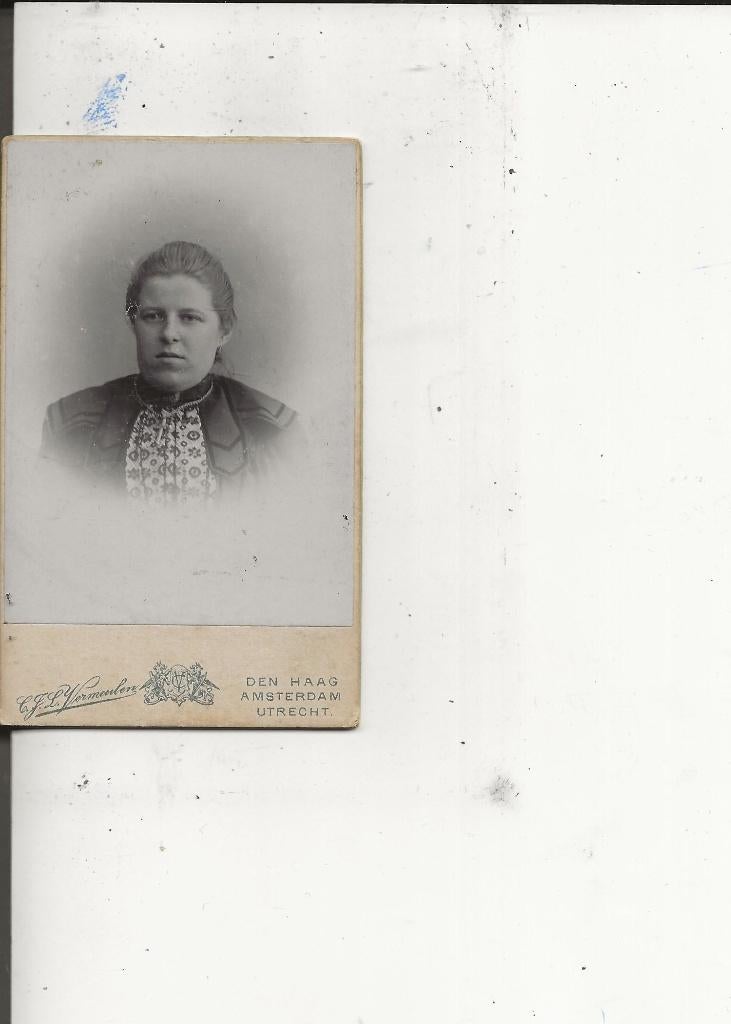 CdV Dame met een mooie blouse C J Vermeulen, Ophalen of Verzenden, Voor 1920, Ongelopen, Zuid-Holland