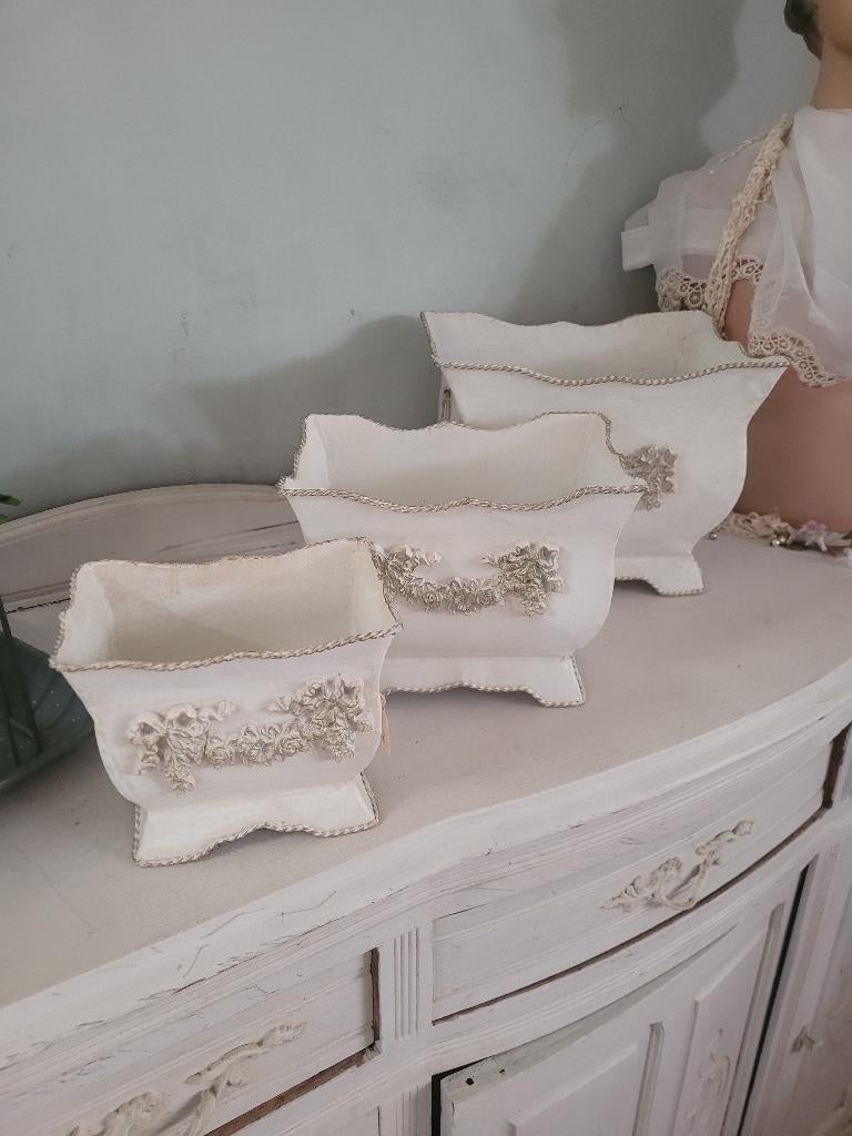 Nieuwe metalen barokke bloempotten vanaf 9.95, Tuin en Terras, Heikant 21 Kaatsheuvel, Belle Vieille Brocante, Ophalen of Verzenden