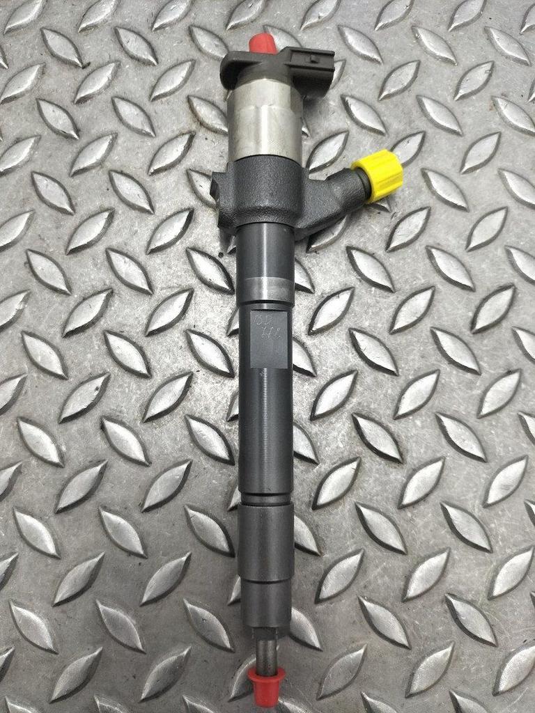 MITSUBISHI L200 BRANDSTOF INJECTOR / VERSTUIVER 2019, Ophalen of Verzenden, Gebruikt, Stiba lid