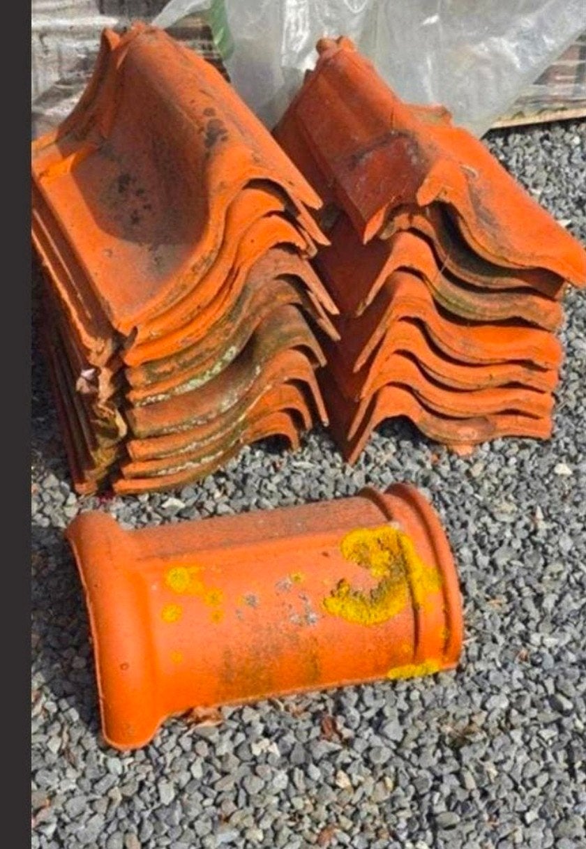 Vhv gevelpannen en nokvorsten, Gebruikt, Steen of Klei, Ophalen of Verzenden, 15 m² of meer