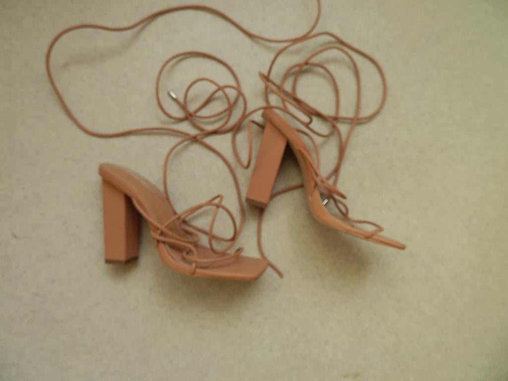 PUCLIC DESIRE aparte schoenen met hak zalm roze 40, Kleding | Dames, Ophalen of Verzenden, Zo goed als nieuw, Schoenen met hoge hakken