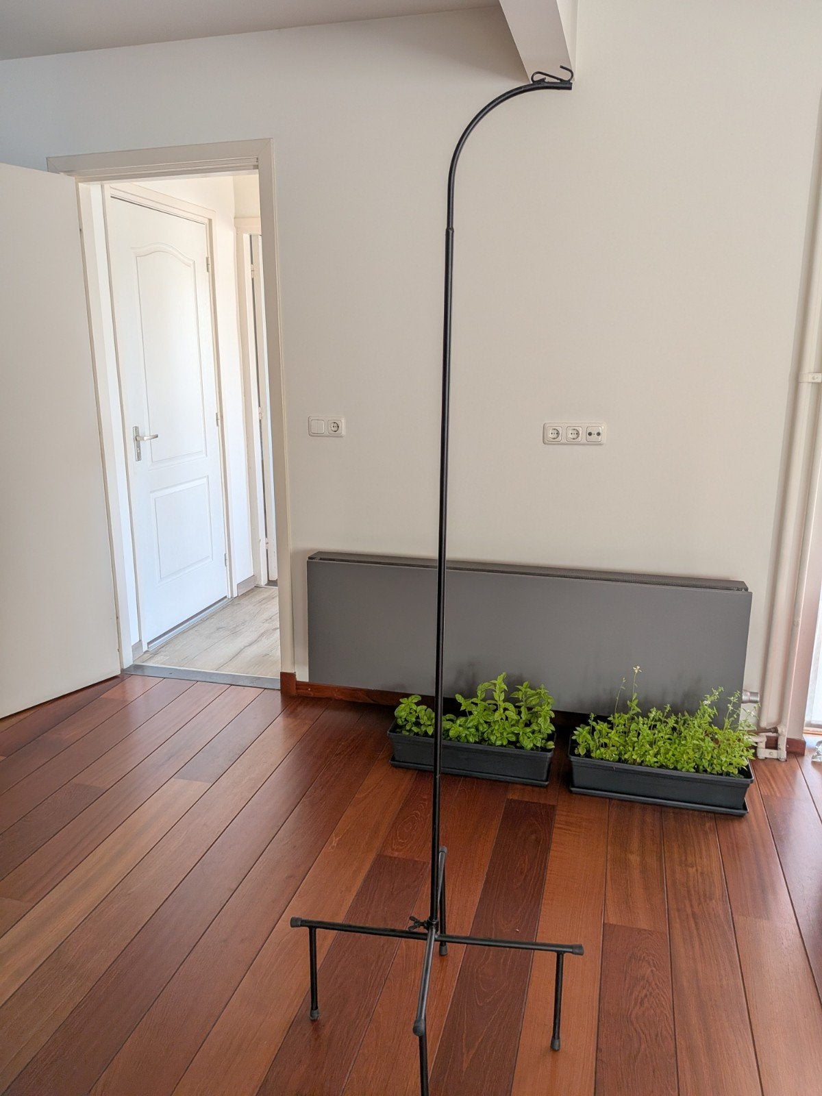 Zwarte metalen piekstok voor decoratie of planten, Ophalen of Verzenden, Gebruikt, Modern