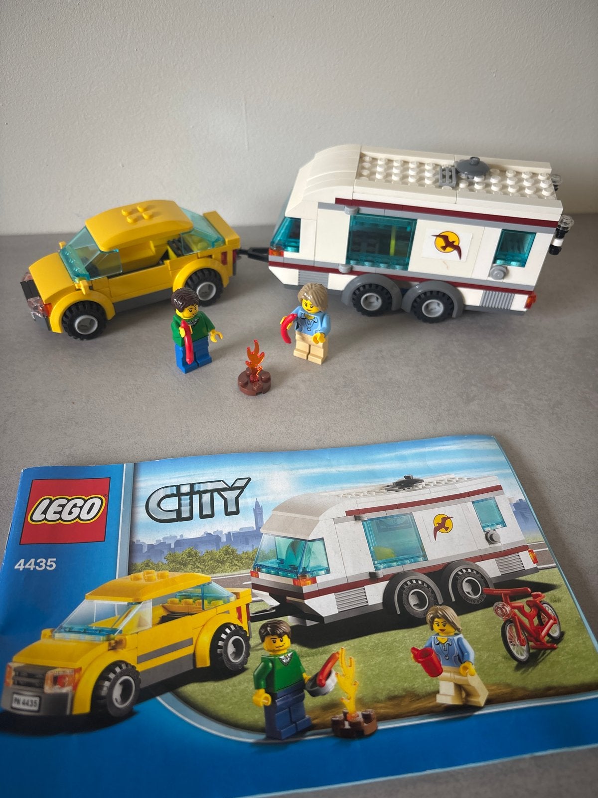 Lego City 4435 Camper met auto en minifiguren (excl. fiets), Ophalen of Verzenden, Gebruikt