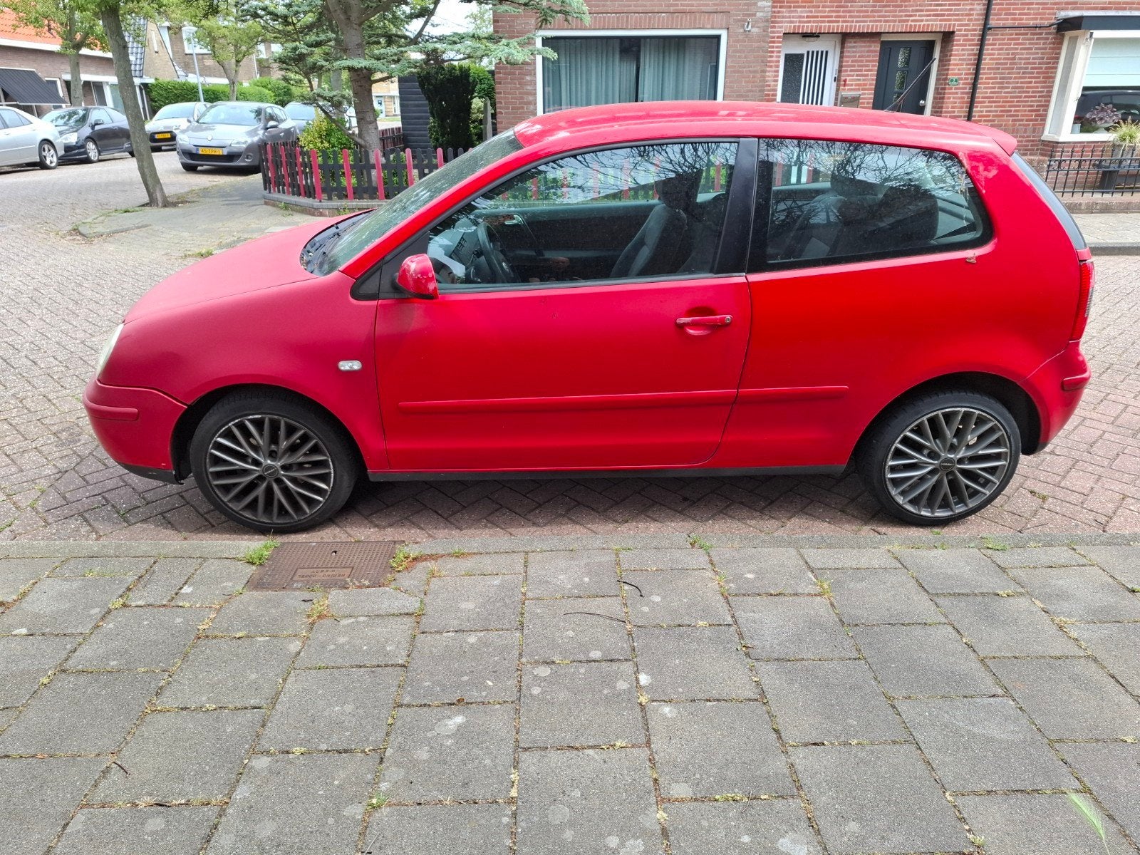 Volkswagen Polo 1.4 AUTOMAAT APK 15-05-27, Auto's, Volkswagen, Stof, 74 pk, Zwart, 49 €/maand