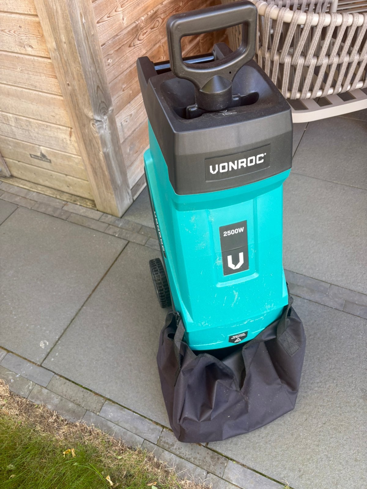VONROC Hakselaar/Shredder 2500W - Takken tot Ø45mm, Tuin en Terras, Hakselaars, Ophalen of Verzenden, Nieuw, Elektrisch, Met opvangzak