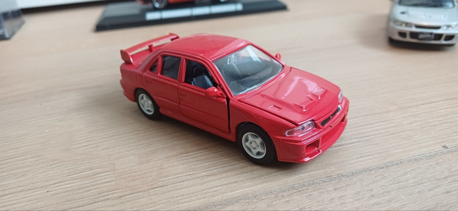 Rode Mitsubishi Lancer Evolution III modelauto, Ophalen of Verzenden, Zo goed als nieuw, Auto
