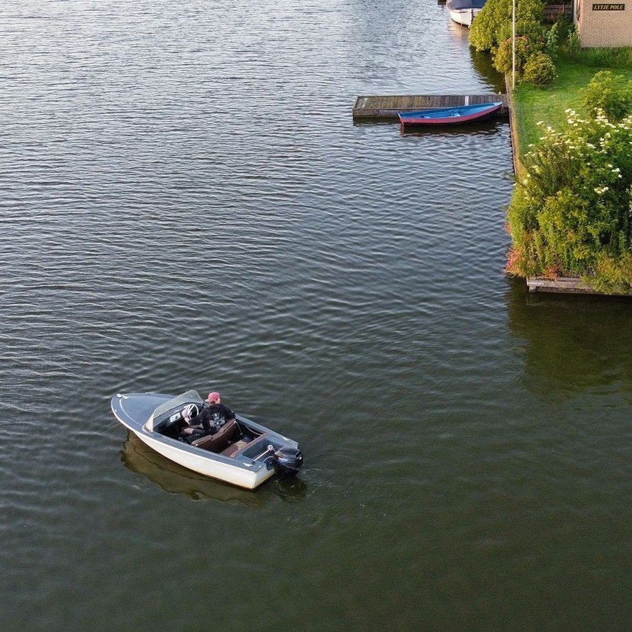 Speedboot met 15pk 4-takt motor en afdekzeil, Watersport en Boten, Ophalen, Gebruikt, 15 pk, Viertaktmotor