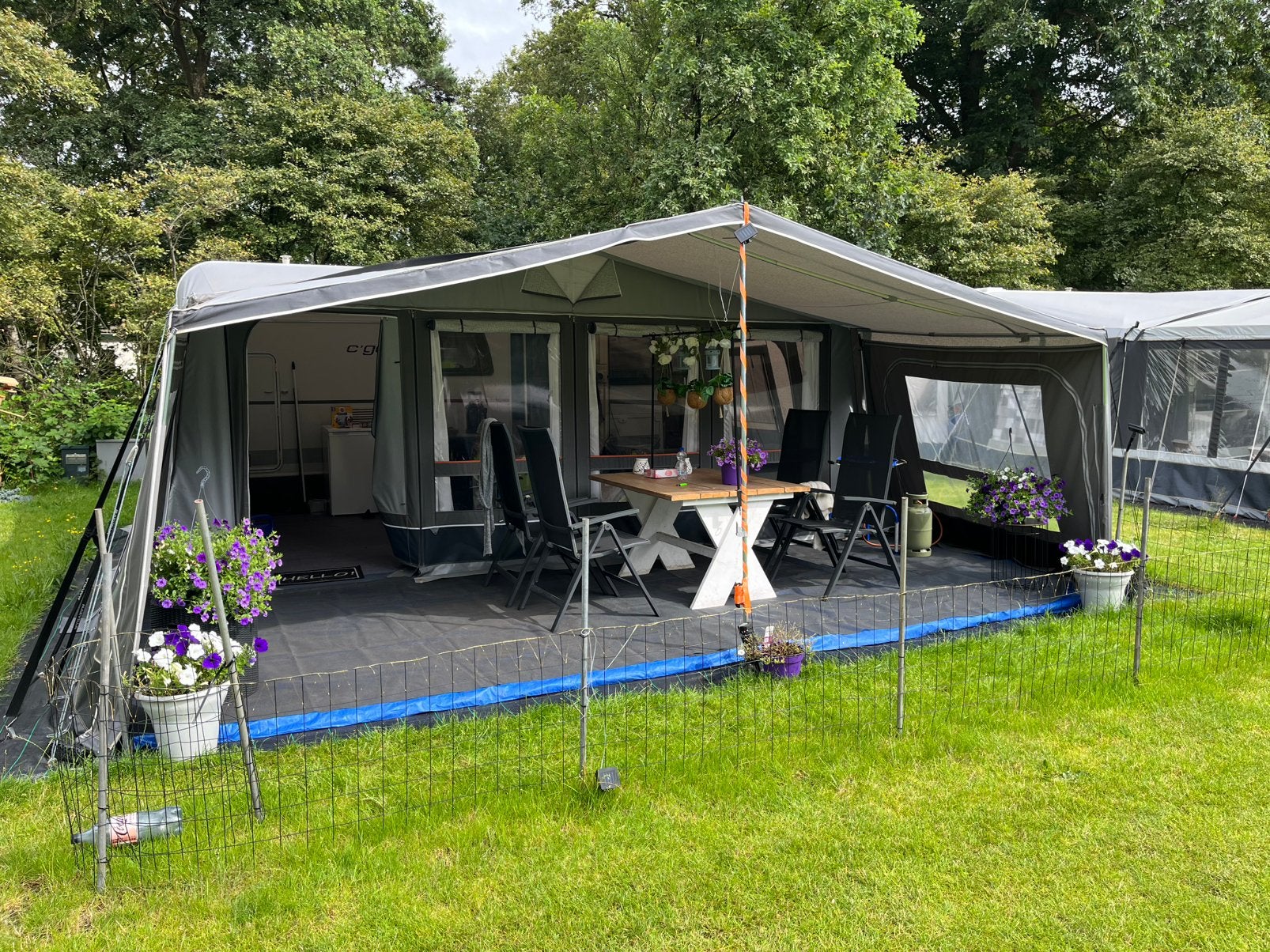 Dethleffs caravan c’go uit 2016, Vast bed, Treinzit, Particulier, Kachel