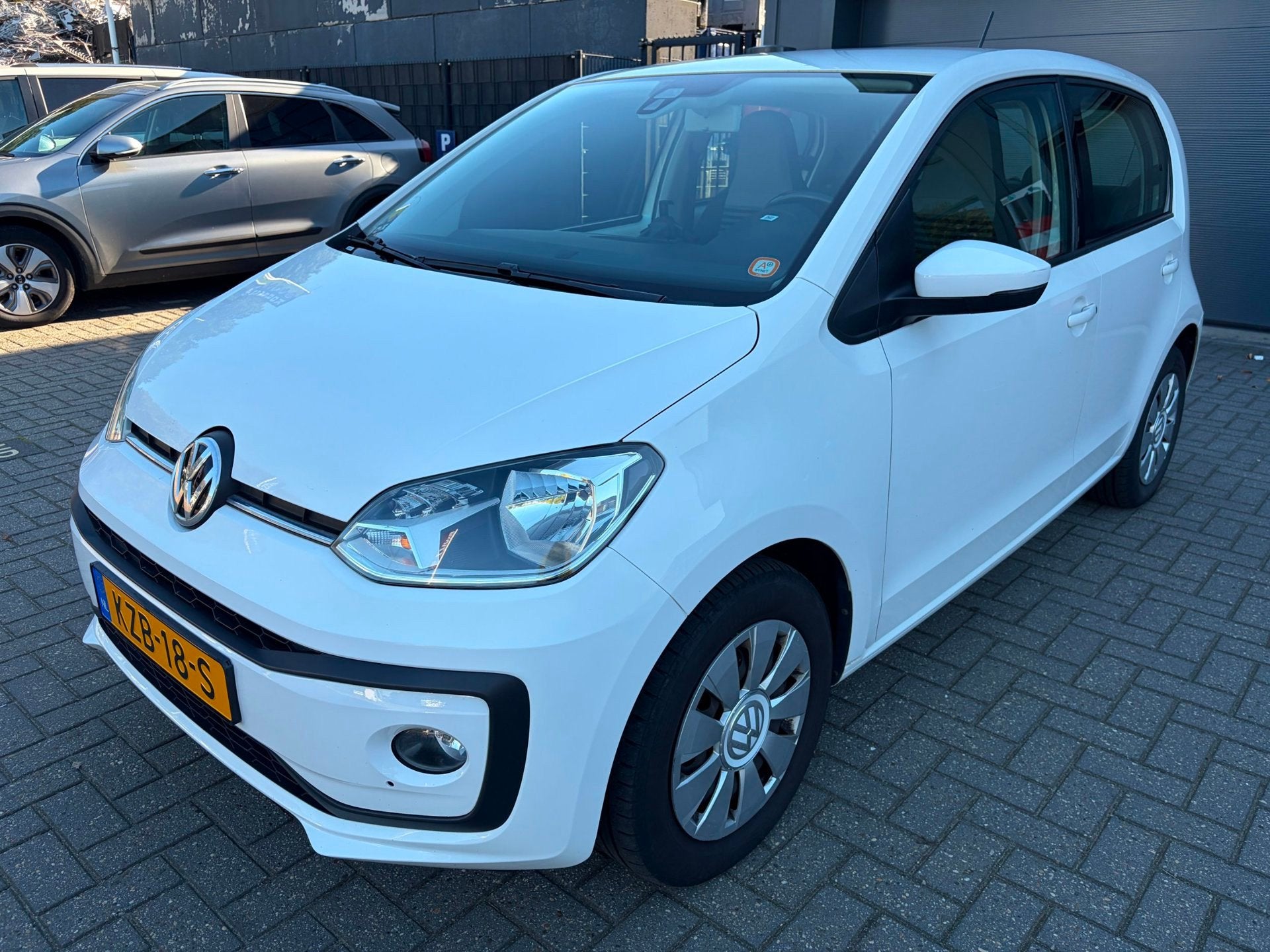 Volkswagen UP! 1.0 BMT high up! / Airco / stoelverw / 5-drs, Voorwielaandrijving, Gebruikt, Handgeschakeld, 3 cilinders