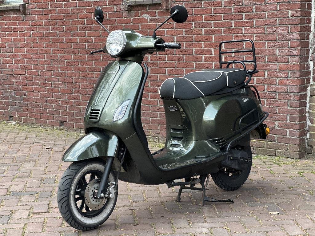 MOMO 50cc Scooter (2020) - blue plate - only 3.600km, Fietsen en Brommers, Snorfietsen en Snorscooters, Zo goed als nieuw, Benzine