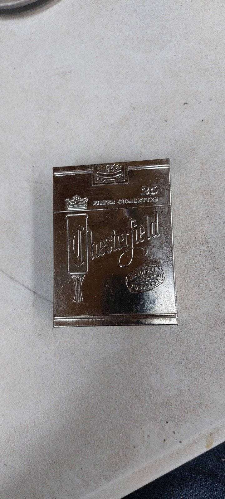Vintage Chesterfield sigarettenhouder - Gebruikt, Verzamelen, Rookartikelen, Aanstekers en Luciferdoosjes, Ophalen of Verzenden